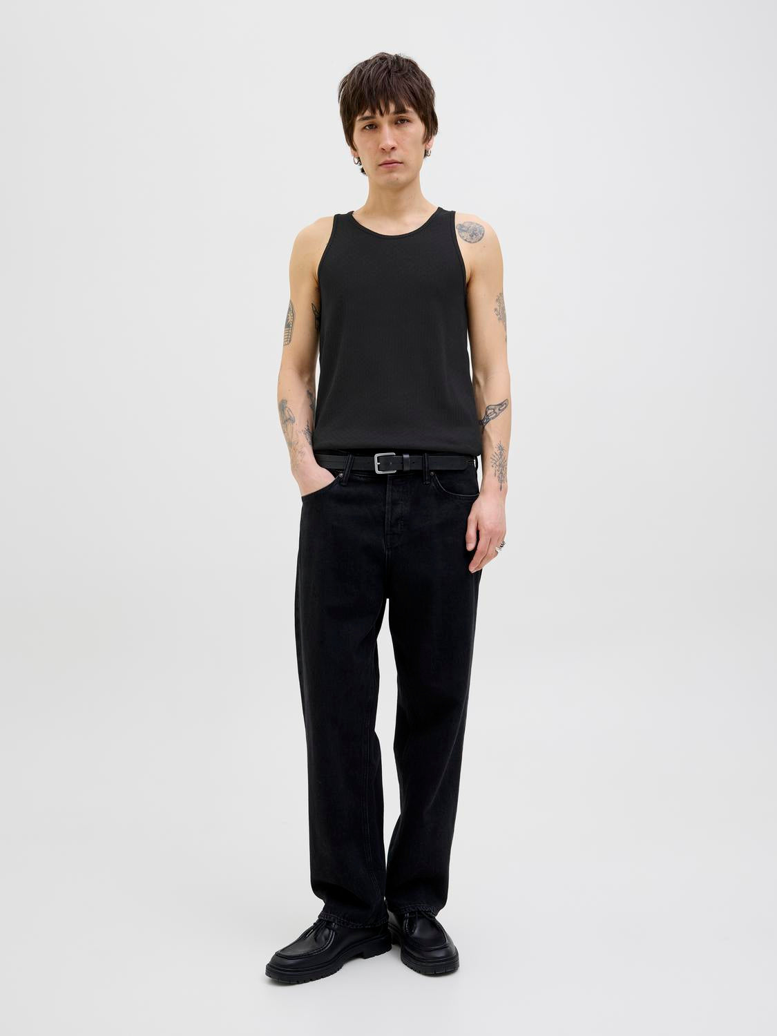 model_shot-front_full